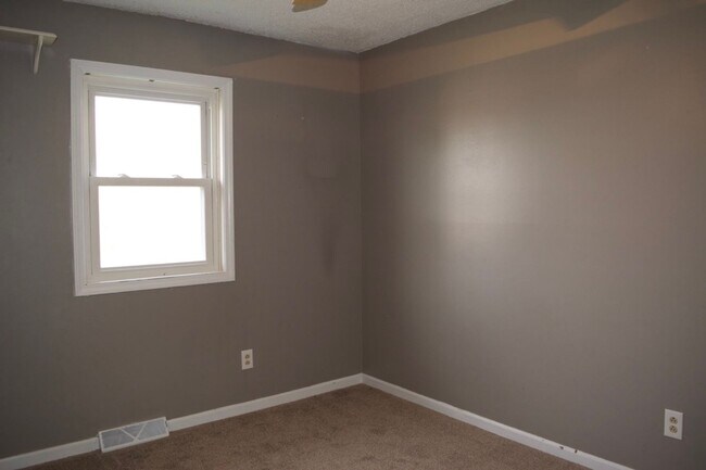 Building Photo - Great 3 Bed 2 Bath House!