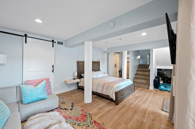 Building Photo - 1708 Ski Slope Dr