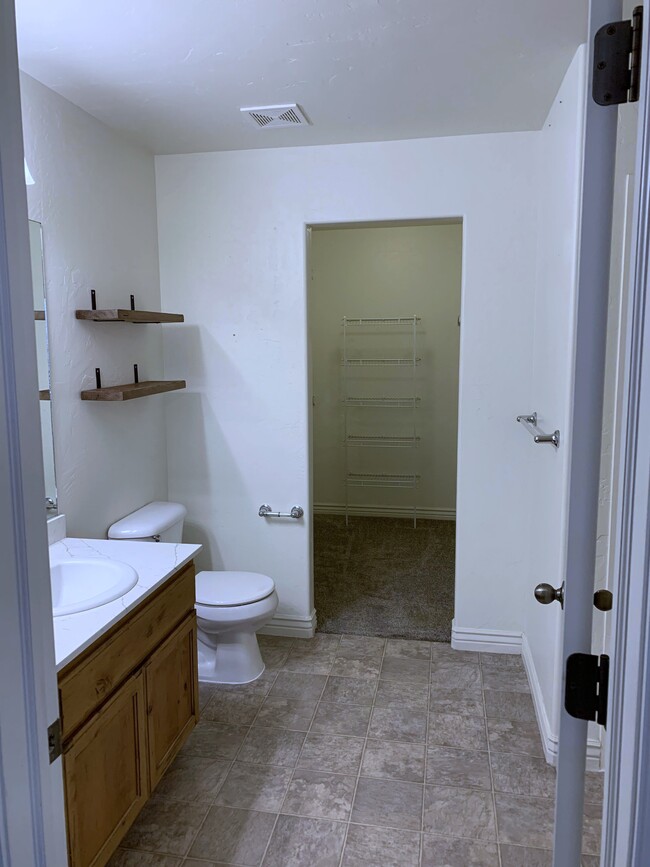 Main Bedroom Bath facing Walk-in Closet - 684 S 2150 W