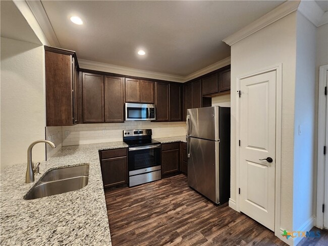 Building Photo - 340 Untermaier St