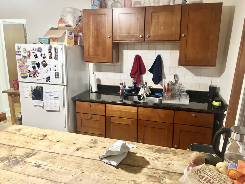 kitchen - 188 Hillside St