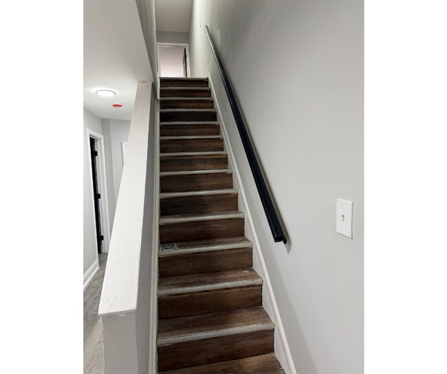 Building Photo - 3325 E Monument St