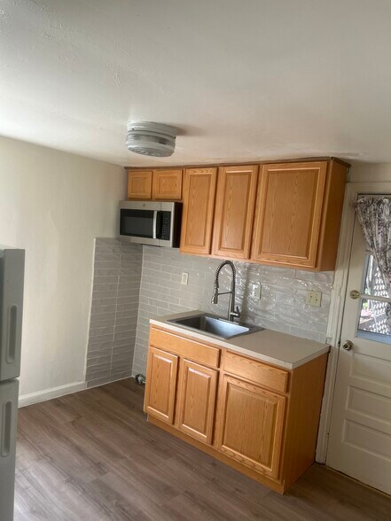 Kitchen - 263 N York St