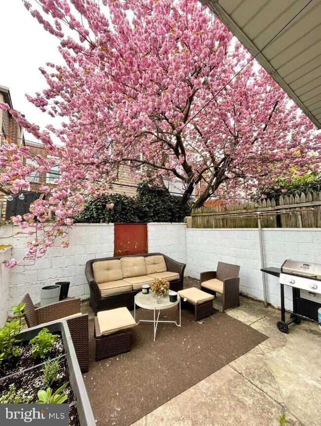 Building Photo - 861 N Taylor St