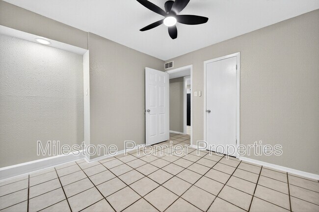 Building Photo - 816 S Crockett St