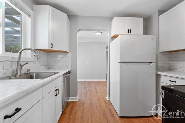 Building Photo - 4207 NE 59th Ave