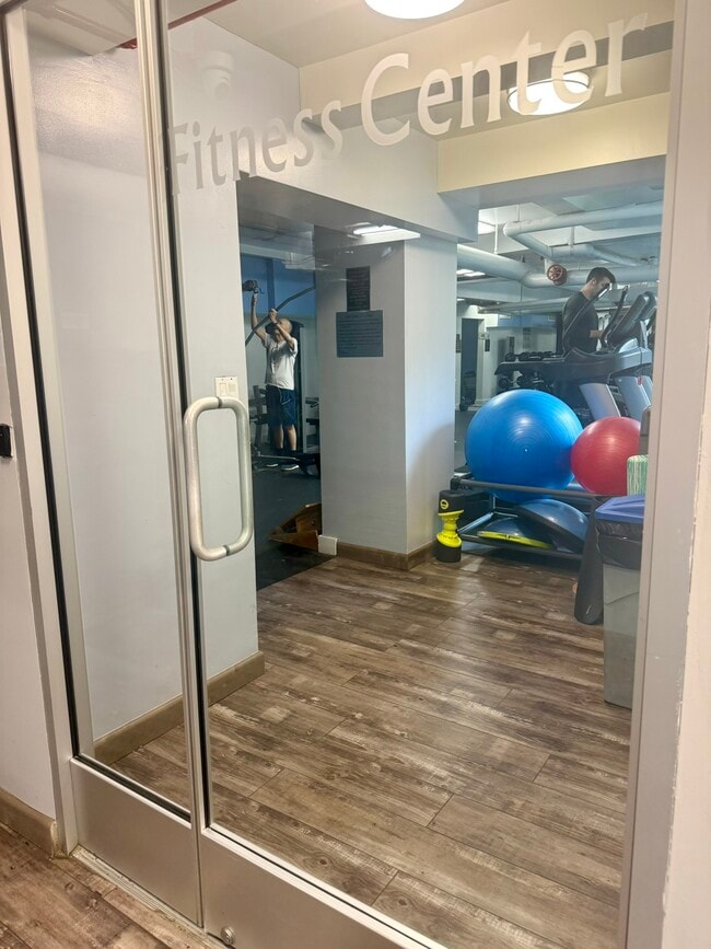 Building Photo - 230 Riverside Dr