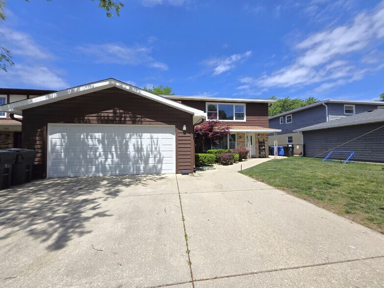 Building Photo - 1002 E Callero Cir