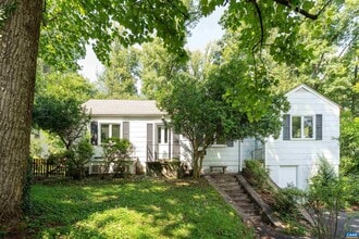 Building Photo - 1429 Gentry Ln