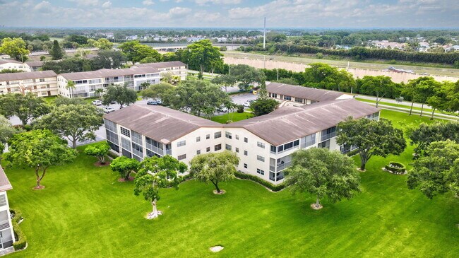 Building Photo - 104 Mansfield C