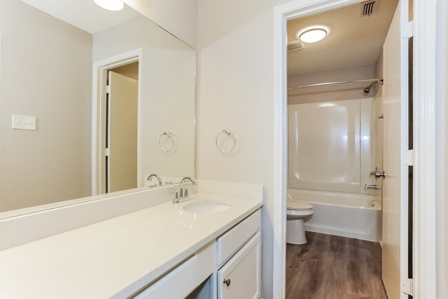 Building Photo - 6221 Valley Forge Ct