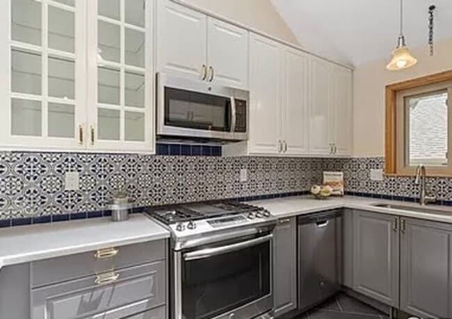 Building Photo - Charming 4-Bedroom Home in Prime Location!
