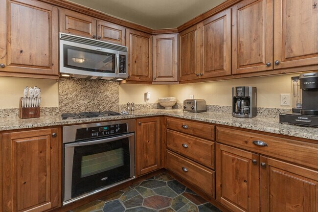 Building Photo - 2900 Blackhawk Ct