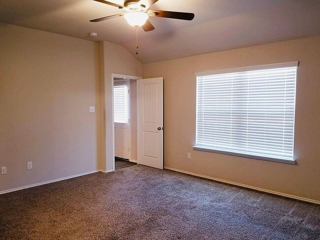 Building Photo - 519 Green Clover Ln