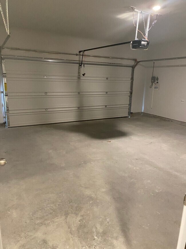 Garage - 1021 Gillespie Dr