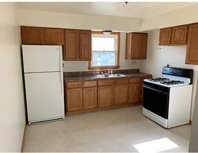 Building Photo - 5830 N 61st St