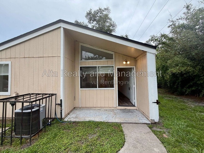 Building Photo - 8113 San Jose Manor Dr E