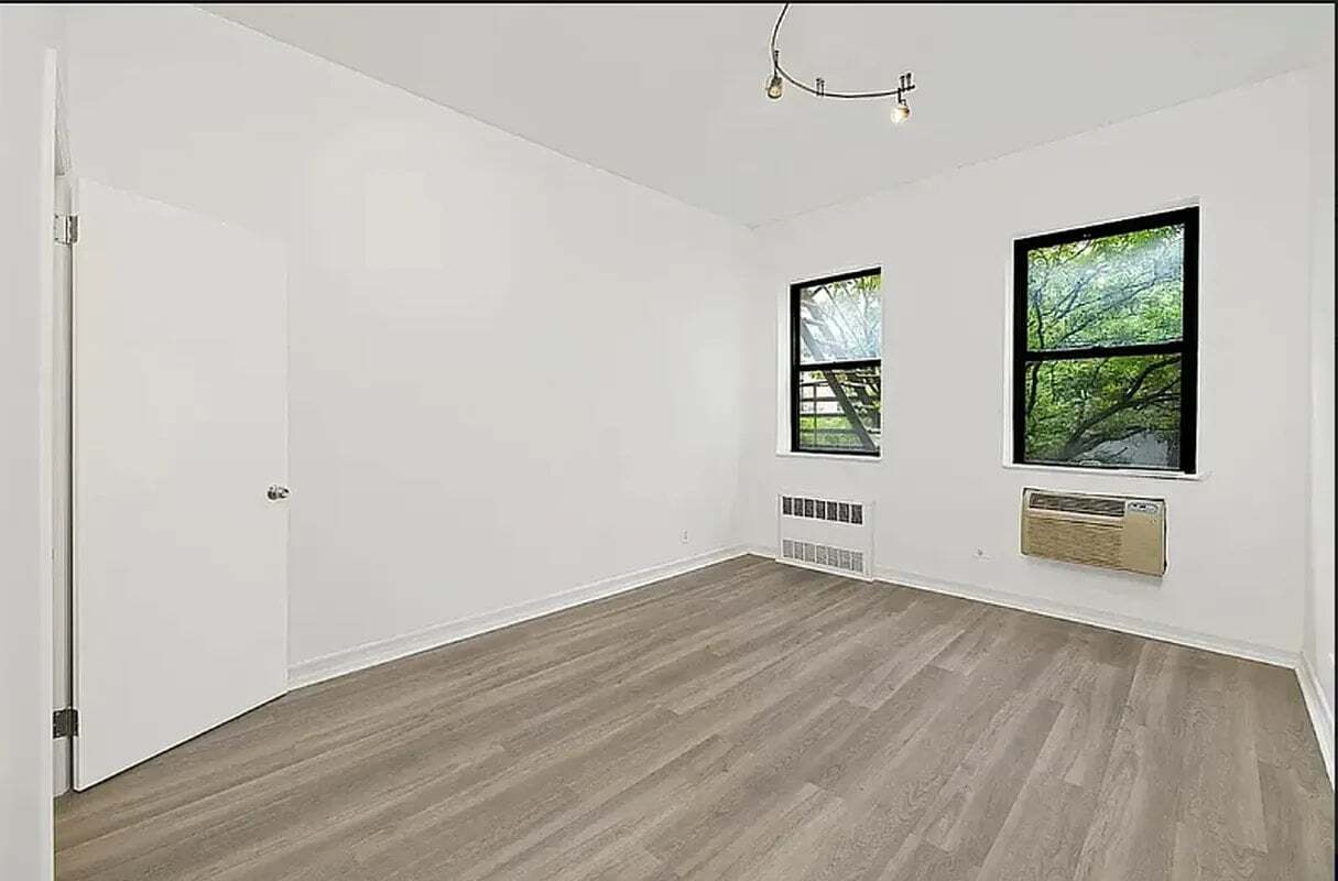 Building Photo - 340 W 48th St