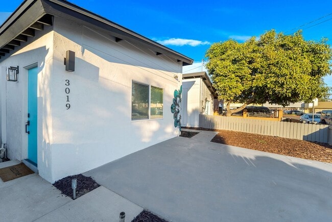 Building Photo - ? Modern 1 Bedroom in National City – Furn...