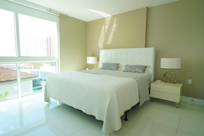 Building Photo - 200 Sunny Isles Blvd