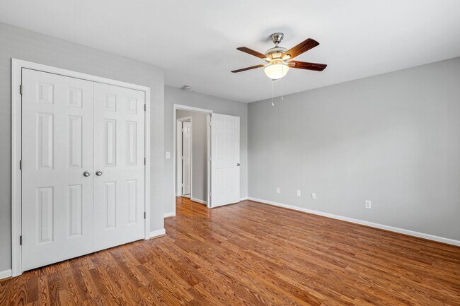 Building Photo - 37 Park Village Ln