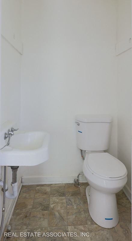 Building Photo - 3 br, 1.5 bath House - 217 Cook Road