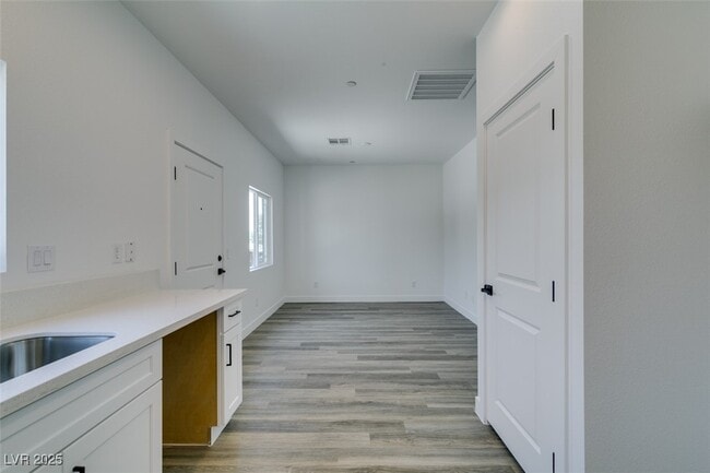 Building Photo - 367 N 16th St