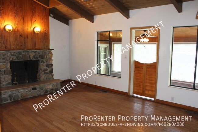 Building Photo - 415 N 400 E