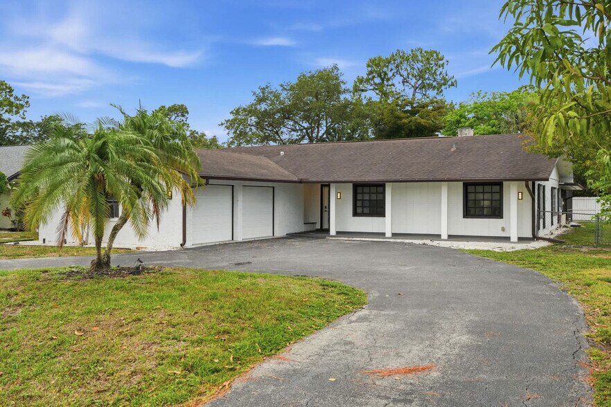 Building Photo - 208 Erie Dr