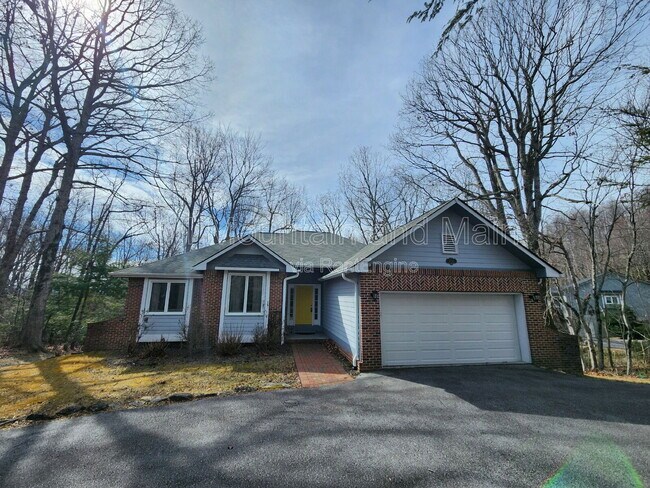 Primary Photo - 4000 Laurel Park Hwy