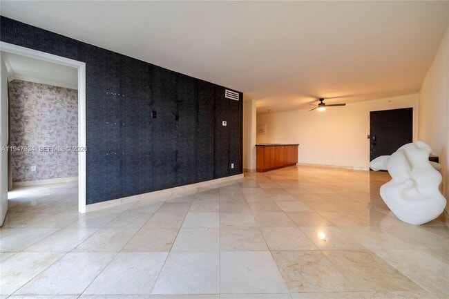 Building Photo - 2350 NE 135th St