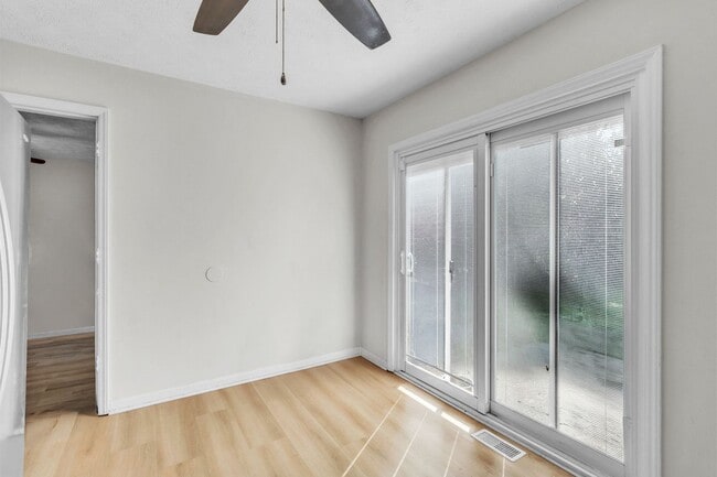 Building Photo - NEW LISTING!!!!!