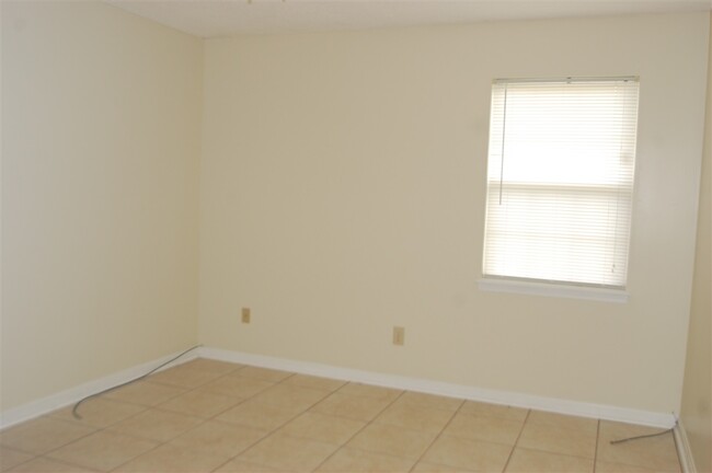 Building Photo - 624 Potomac Ct
