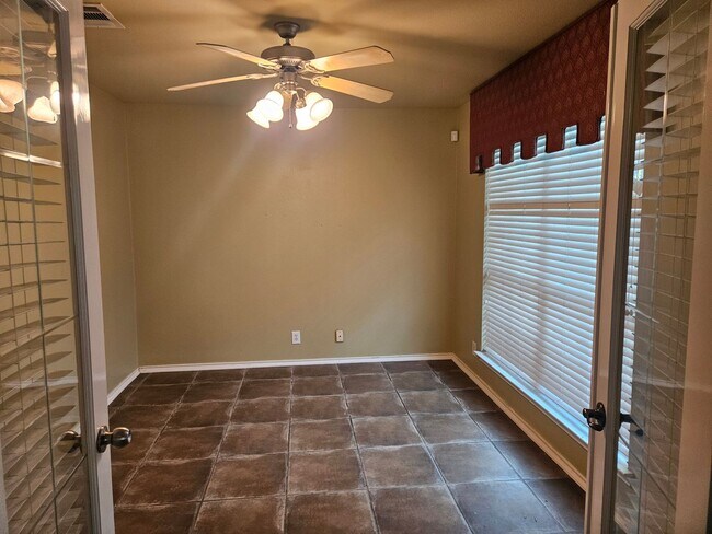 Building Photo - Garden Home in Gated Community