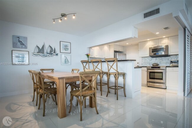 Building Photo - 177 Ocean Ln Dr