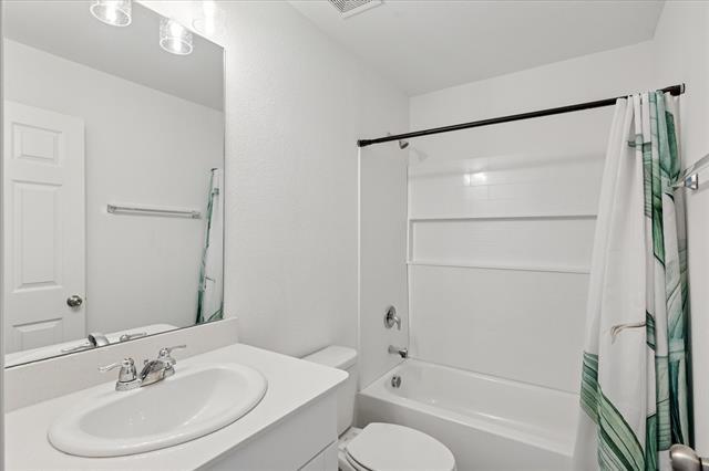 Building Photo - 14020 Earlham St