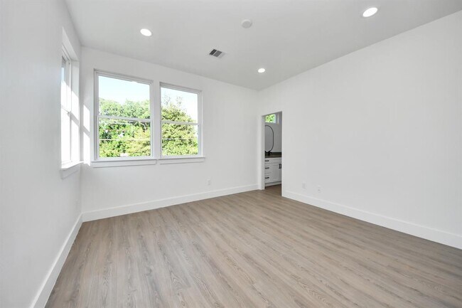 Building Photo - 9023 Spaulding St