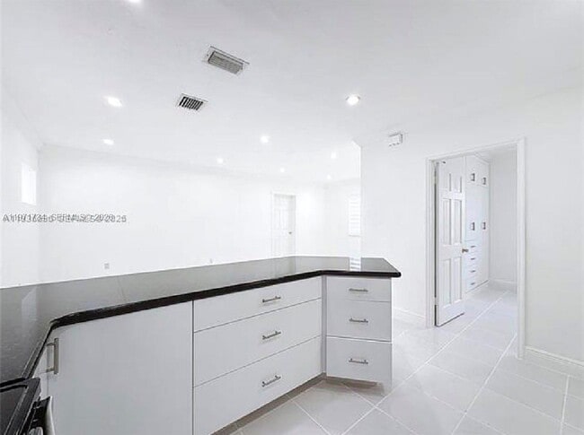 Building Photo - 7410 SW 39th St