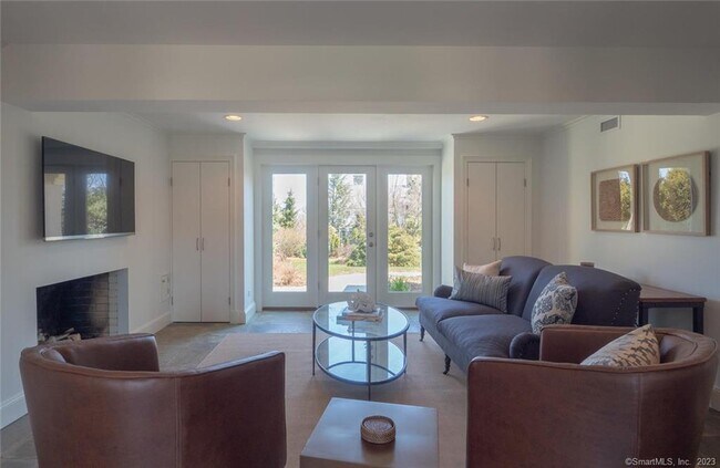 Building Photo - 10 Bluewater Hill S