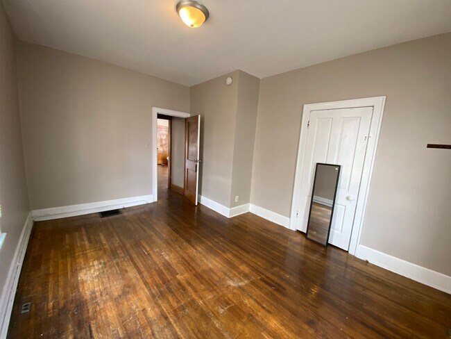 Building Photo - E Woodruff Ave 66-68 RGI