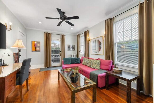 Building Photo - 536 Hawthorne Ln