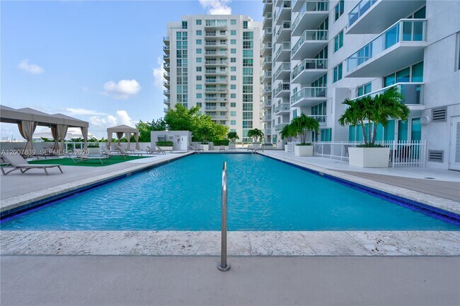 Building Photo - 1871 NW S River Dr