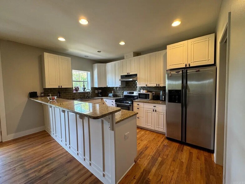 Building Photo - 3124 Kavanaugh Blvd