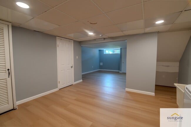 Building Photo - 1704 Redwood Ave