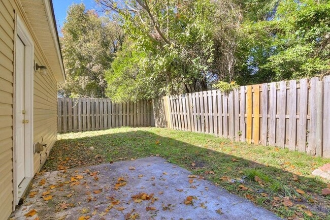 Building Photo - A Classic Act