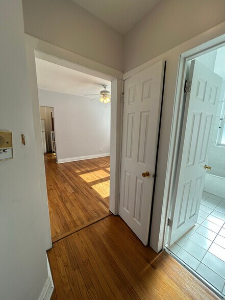 Building Photo - 4409 N Kenneth Ave