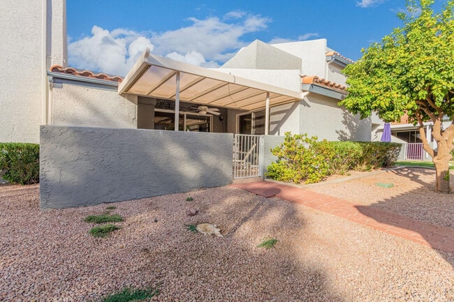 Building Photo - 220 N 22nd Pl