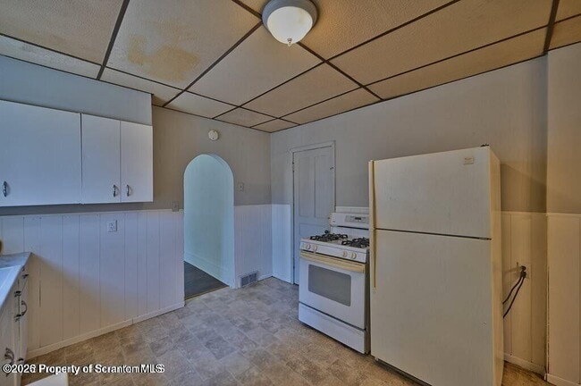 Building Photo - 1416 Capouse Ave