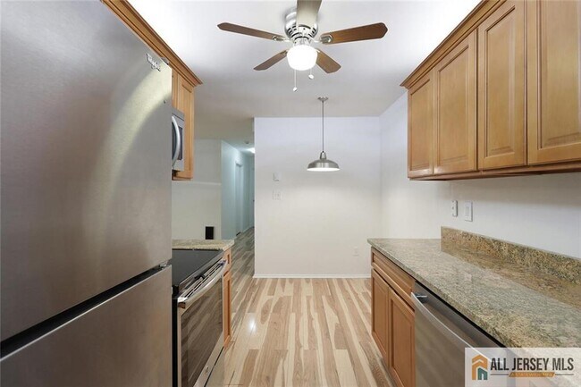 Building Photo - 174 Amberly Dr