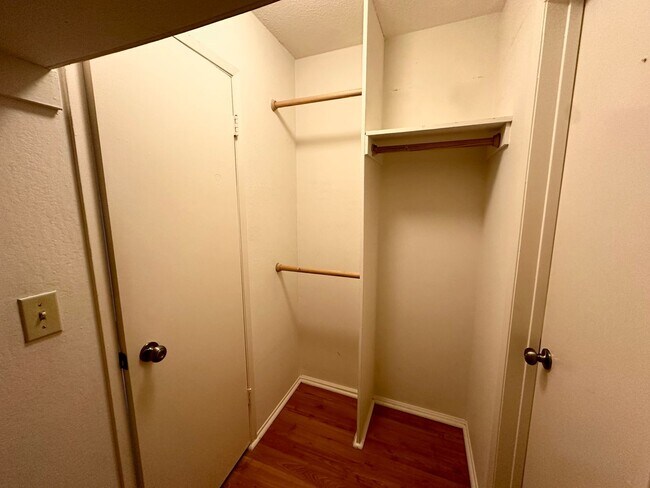 Building Photo - First Floor Studio Available in Watergate Complex of Emeryville!